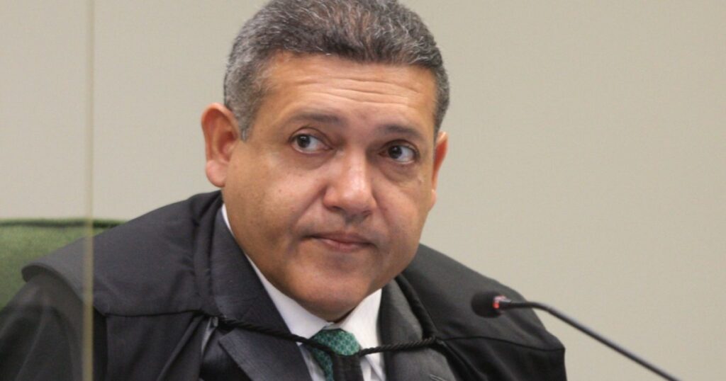 TSE determina análise urgente sobre canal ligado a André Janones após decisões conflitantes