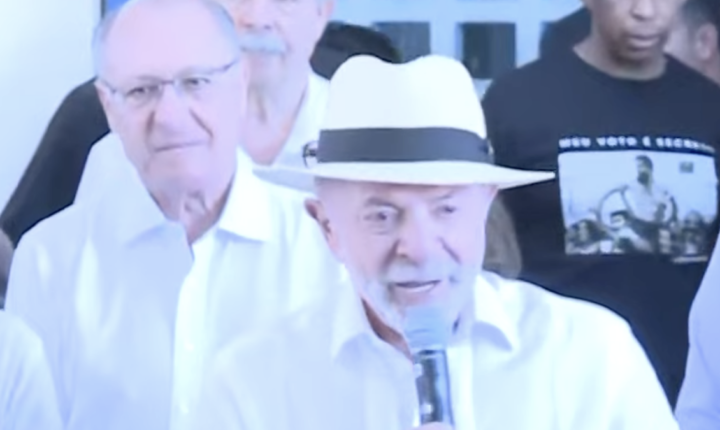 Ao vivo: Lula faz pronunciamento após resultado do 1º turno