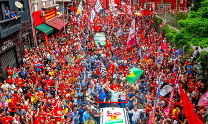PT diz que Lula levou mais de 300 mil pessoas a 2 dos últimos comícios