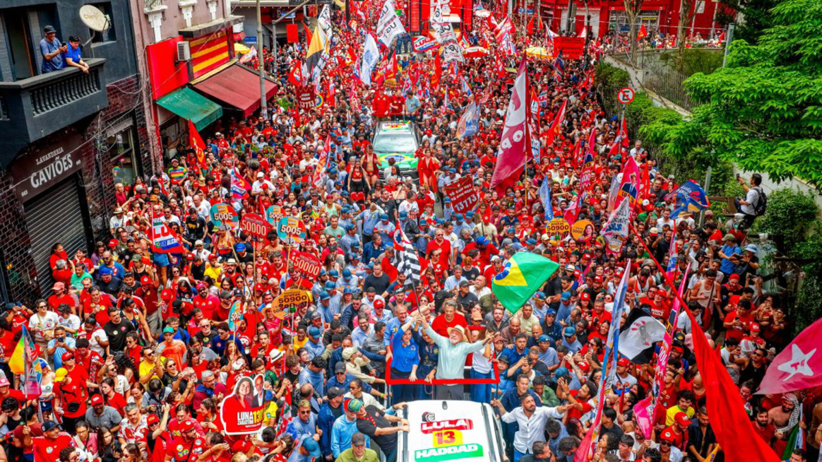 PT diz que Lula levou mais de 300 mil pessoas a 2 dos últimos comícios