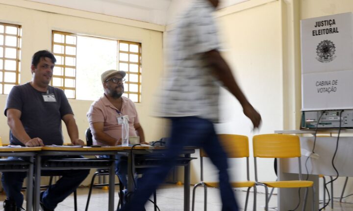 Cerca de 158,7 milhões de eleitores iniciam votação nas eleições gerais em todo o país