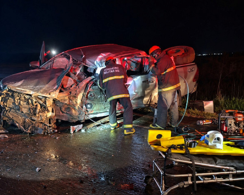 Vereador de Angélica sofre acidente grave após colisão com duas carretas na BR-463
