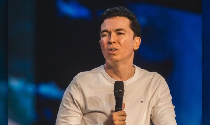 Pastor Lucinho é condenado por fala sobre beijo em filha
