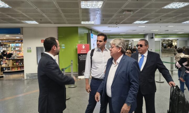 Aliados chegam a Brasília para reunião de emergência com Lula