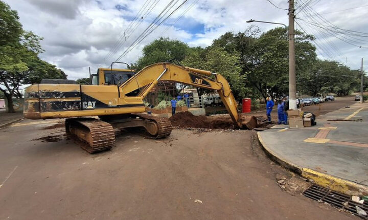 Trabalhos em erosão na Rua Cuiabá são retomados após trégua nas chuvas em Dourados