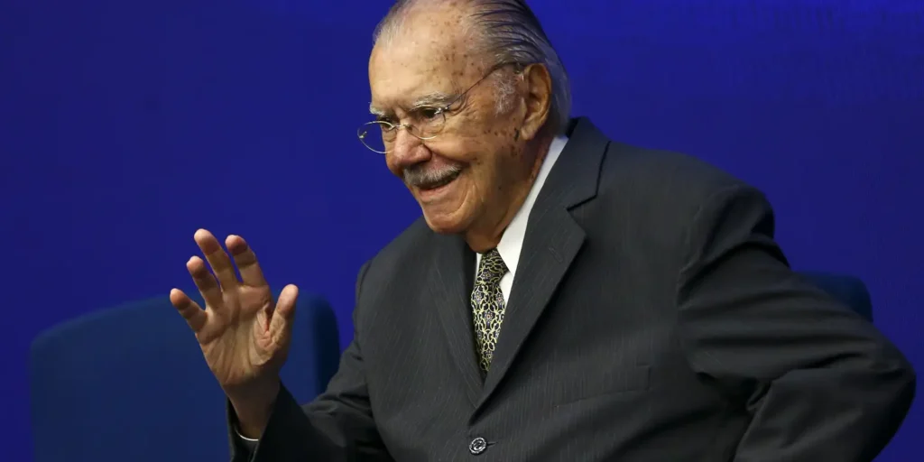 Ex-presidente José Sarney recebe alta hospitalar em São Luís após nove dias internado