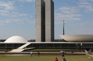 Senado avalia calendário especial para acelerar votação da PEC do fim da escala 6×1