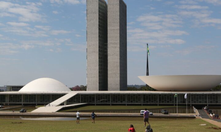 Senado avalia calendário especial para acelerar votação da PEC do fim da escala 6×1