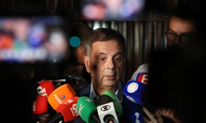 Com STF na mira, coordenador de Flávio se reunirá com Fachin na 3ª feira