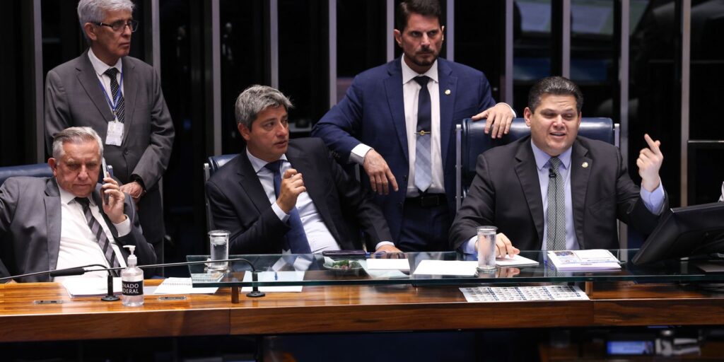 Presidente do Senado retira PEC da Segurança Pública da pauta de votações