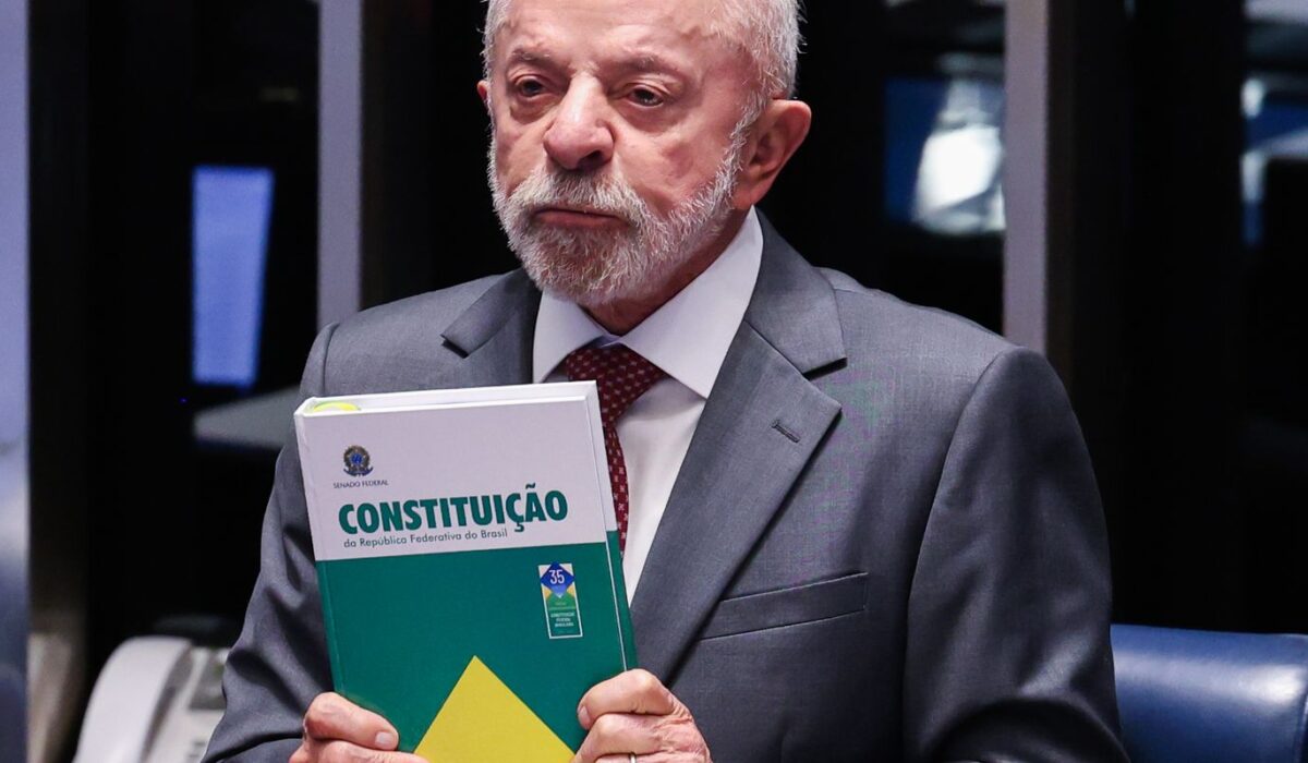 Lula faz campanha em Minas Gerais e celebra promulgação do fim da jornada 6×1