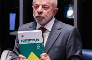 Lula faz campanha em Minas Gerais e celebra promulgação do fim da jornada 6×1