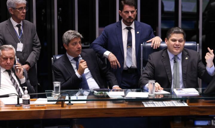 Presidente do Senado retira PEC da Segurança Pública da pauta de votações