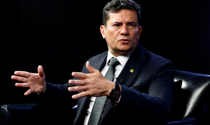 Moro agradece após ser eleito governador no 1º turno no PR