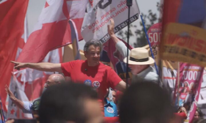 Ato de Lula e Haddad em SP começa com atrito entre organização e PM após impasse sobre local da caminhada