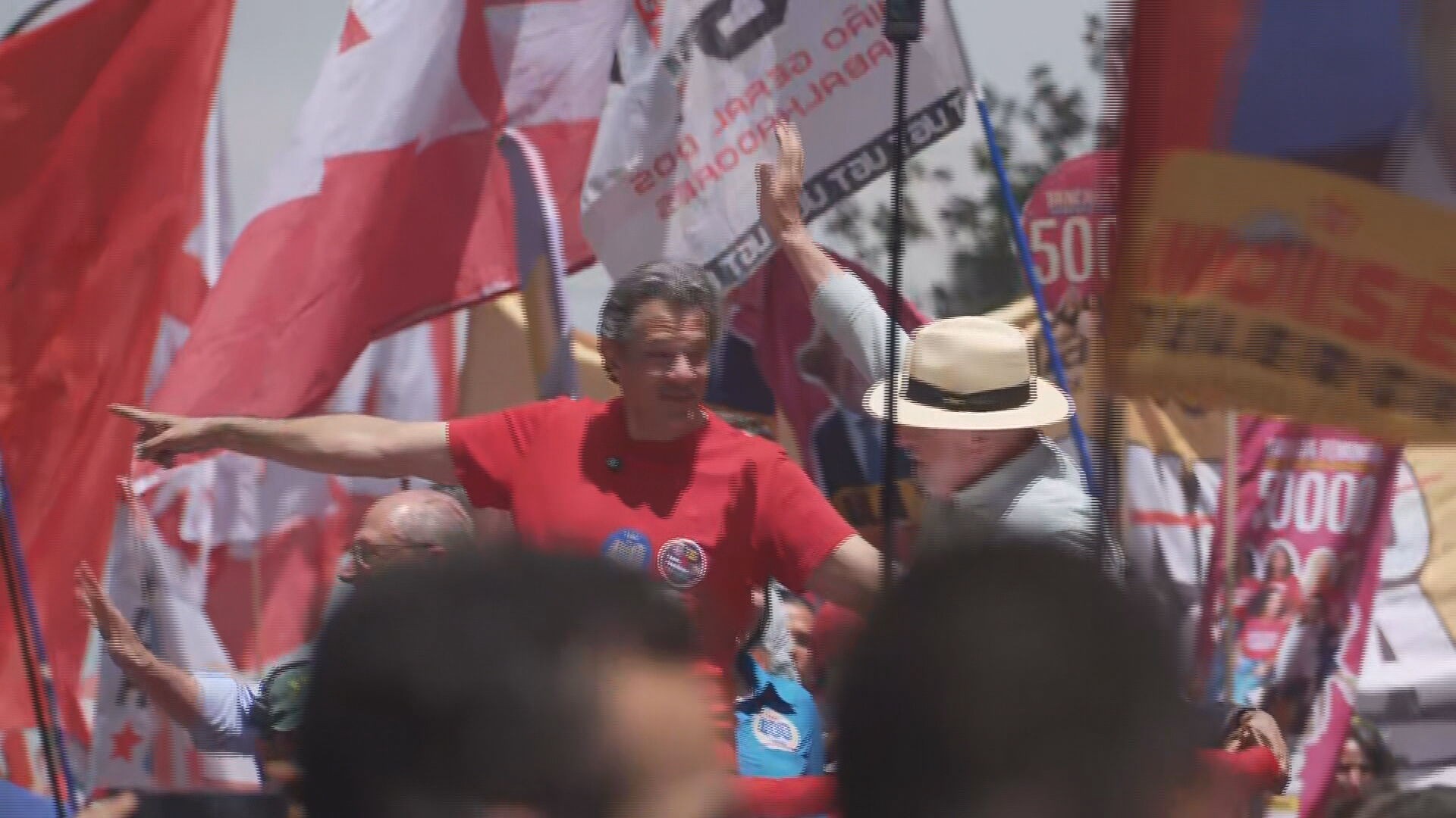 Ato de Lula e Haddad em SP começa com atrito entre organização e PM após impasse sobre local da caminhada