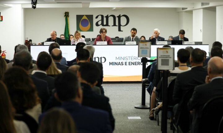 Leilão da ANP arrecada R$ 3 bilhões com a venda de 49 blocos de petróleo e gás
