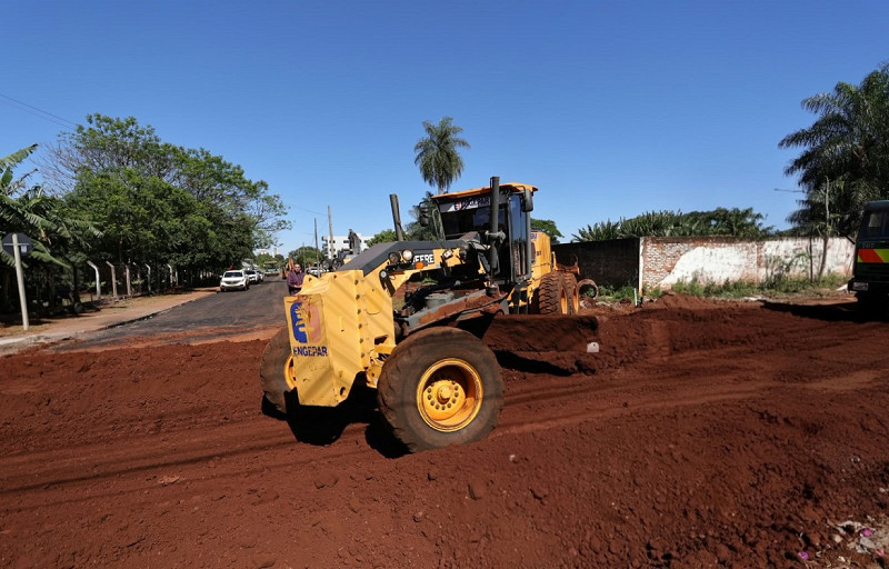 Melhora no tempo permite retomada e aceleração de recapeamento em Dourados