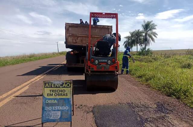 Agesul realiza operação tapa-buracos na MS-480 e na MS-160 após reclamações de motoristas