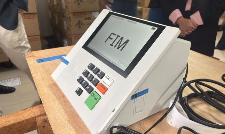 Adversários de Lula e Flávio Bolsonaro somam apenas 7,85% dos votos no 1º turno; veja histórico
